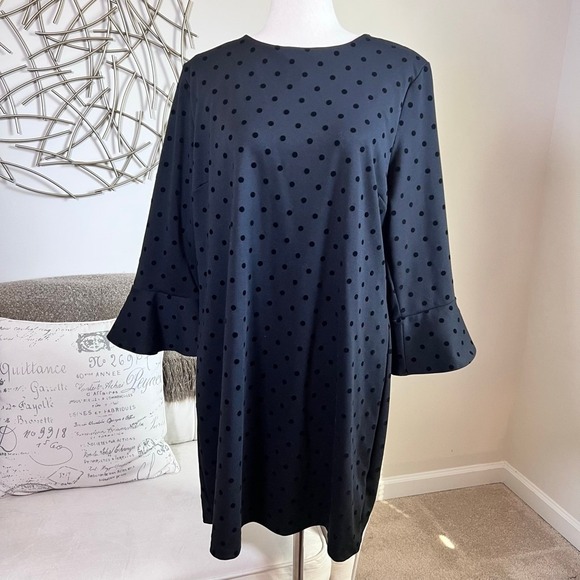 Old Navy Dresses & Skirts - Old Navy Black Polka Dot Shift Dress Bell Sleeve Zip Back XL